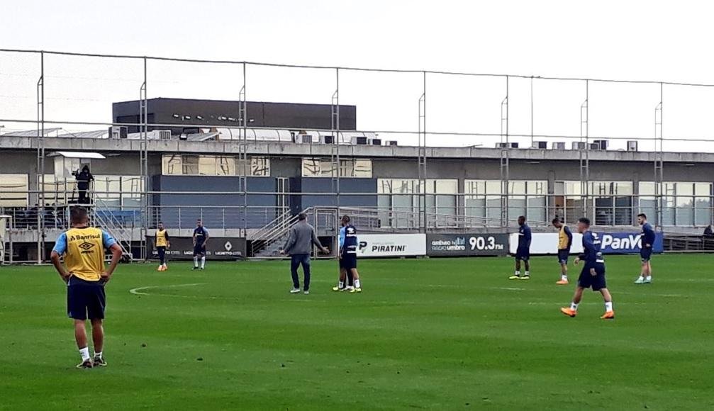 Ap&oacute;s vit&oacute;ria, Gr&ecirc;mio faz jogo-treino com presen&ccedil;a de Douglas e Marinho 