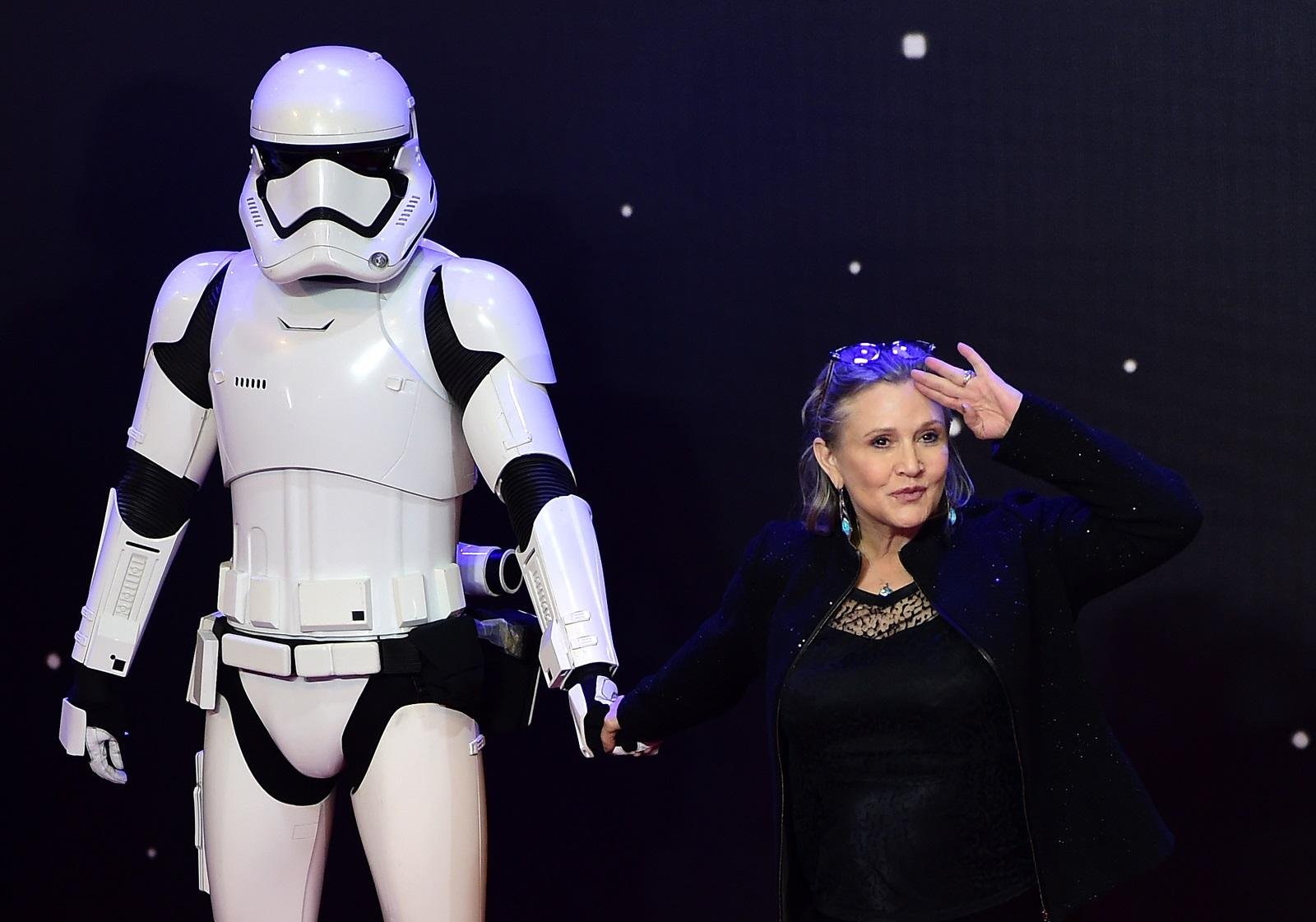 Diretor J. J. Abrams revelou que filmagens anteriores ser&atilde;o usadas para as cenas
