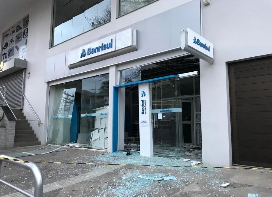 Quadrilha realiza ataque a banco com explosivos na Serra 