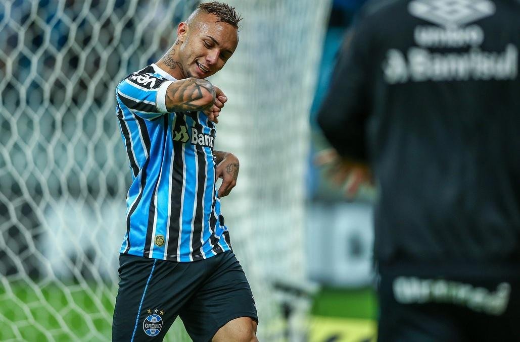 Everton vira d&uacute;vida no Gr&ecirc;mio para semifinal da Copa do Brasil 