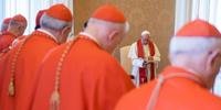 Papa aceita renúncia do cardeal McCarrick, acusado de abuso sexual