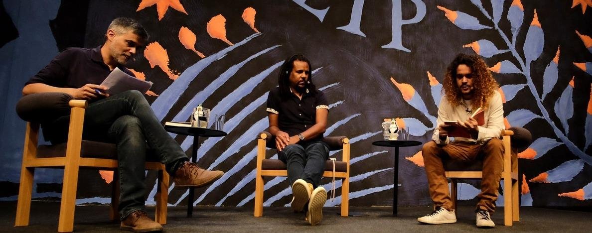  Geovani Martins e Colson Whitehead durante debate na Flip
