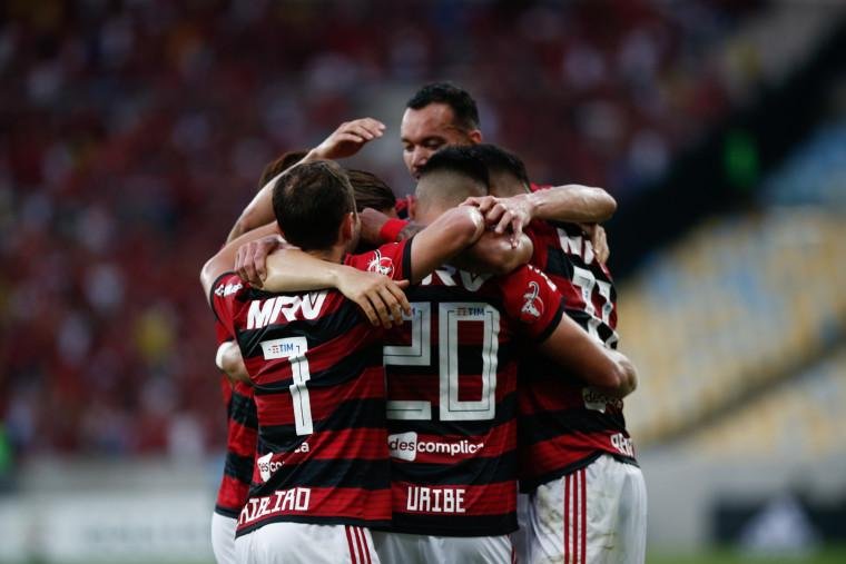 Flamengo goleia o Sport e segue l&iacute;der isolado do Brasileir&atilde;o