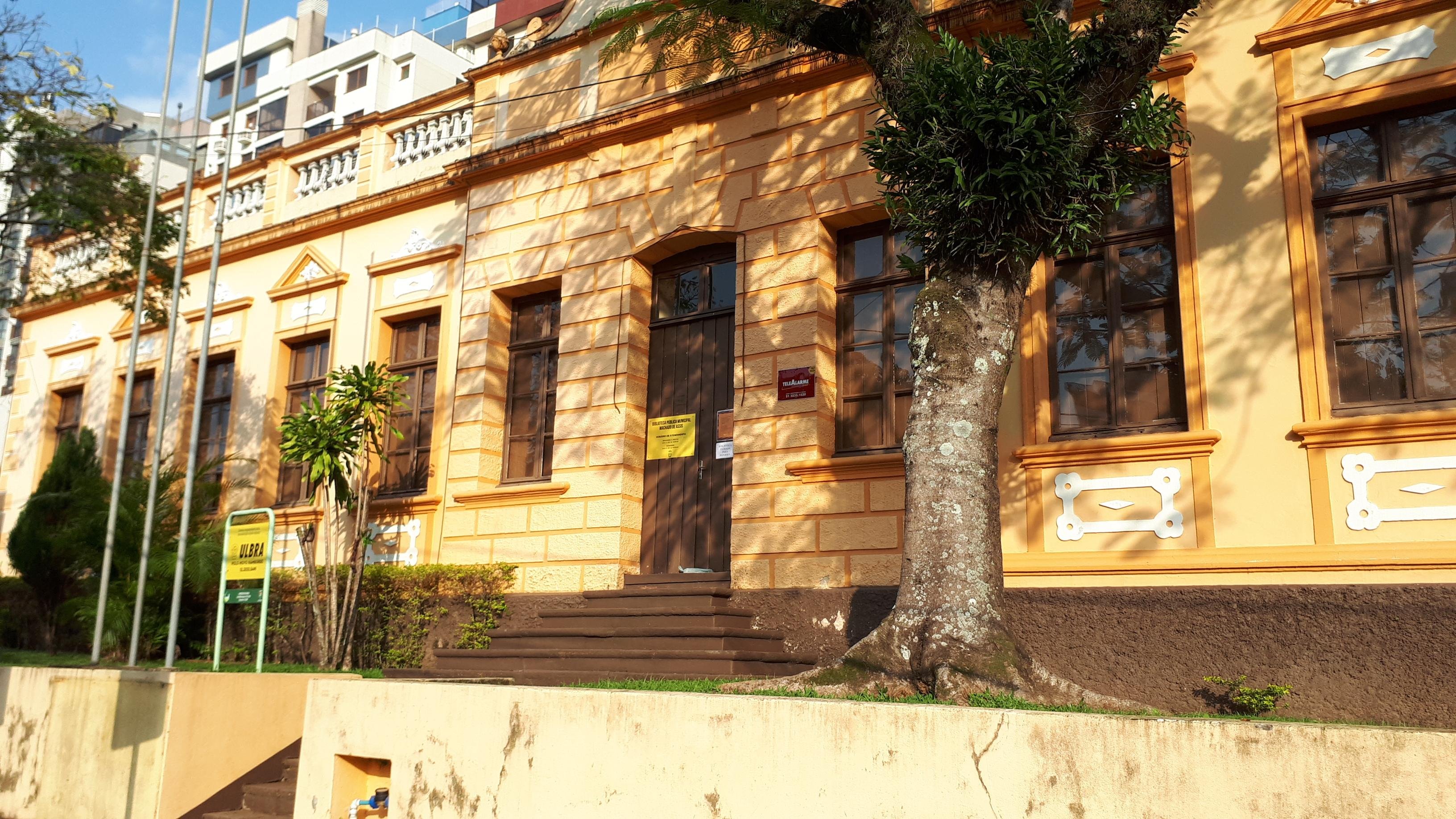 A biblioteca funciona em uma casa constru&iacute;da em 1908