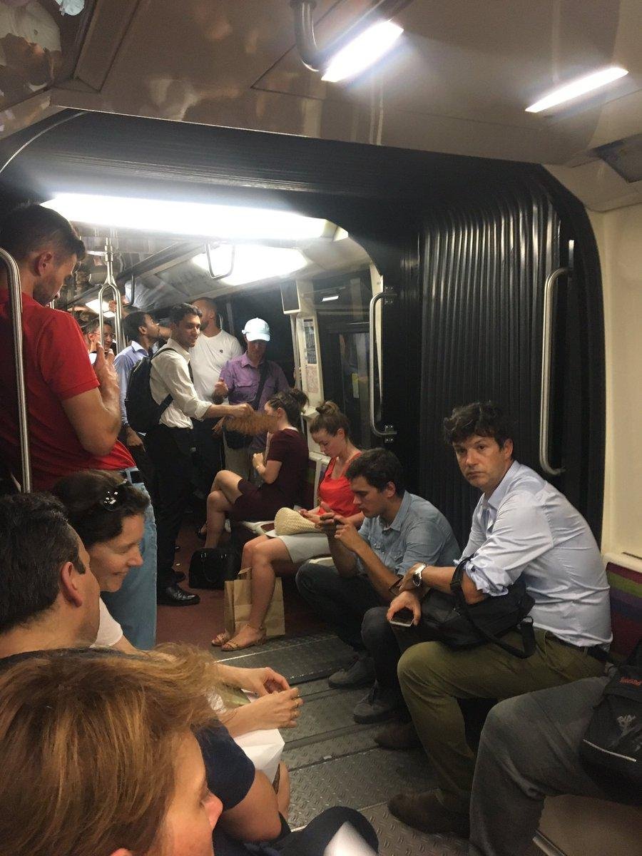Passageiros relataram descaso e falta de informa&ccedil;&atilde;o durante problema t&eacute;cnico