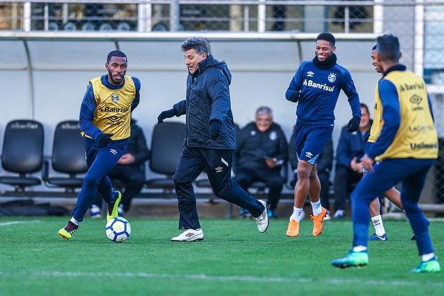 Gr&ecirc;mio e Flamengo iniciam a briga por vaga na semifinal