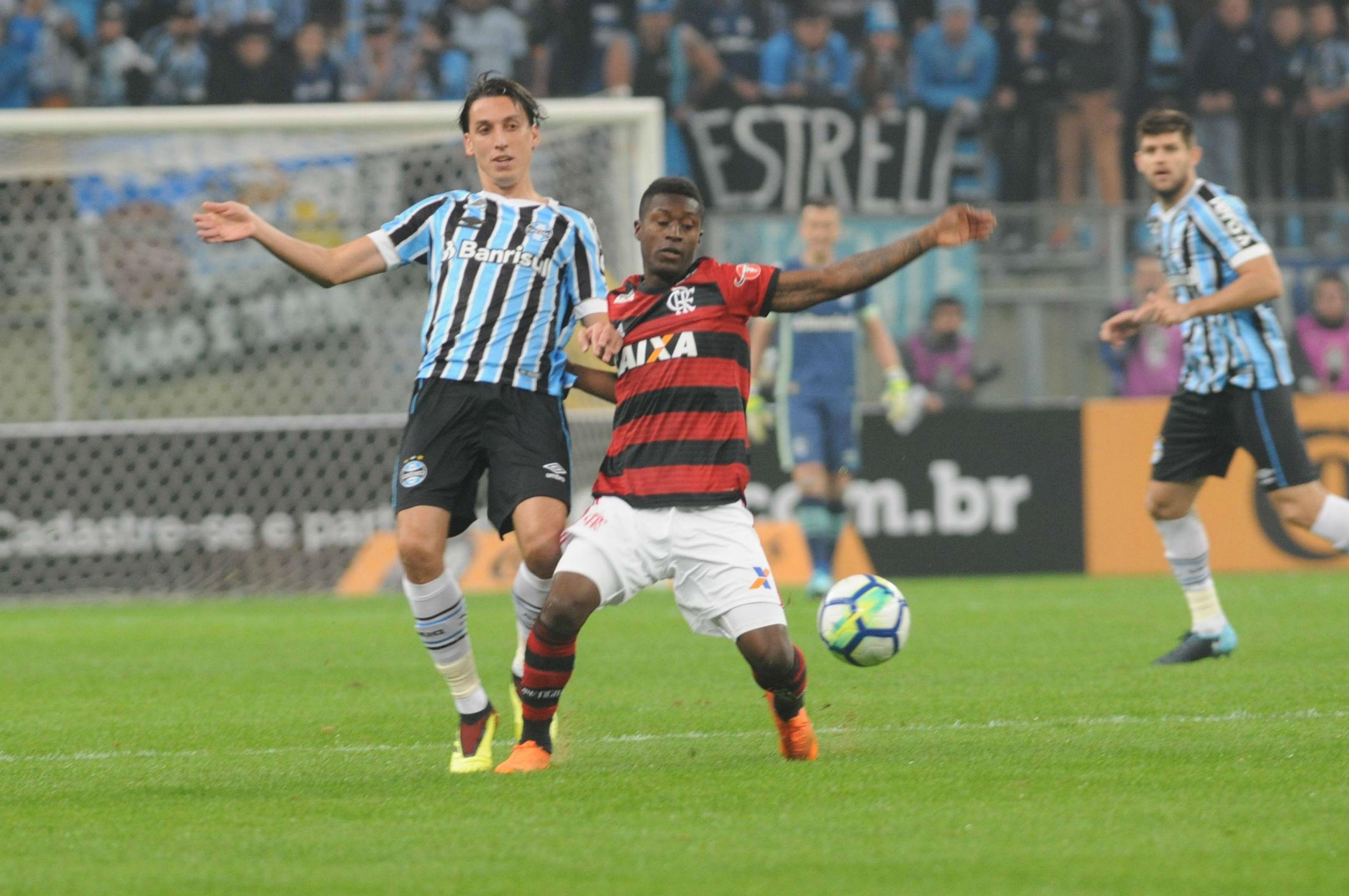 Pedro Geromel lamentou empate no fim
