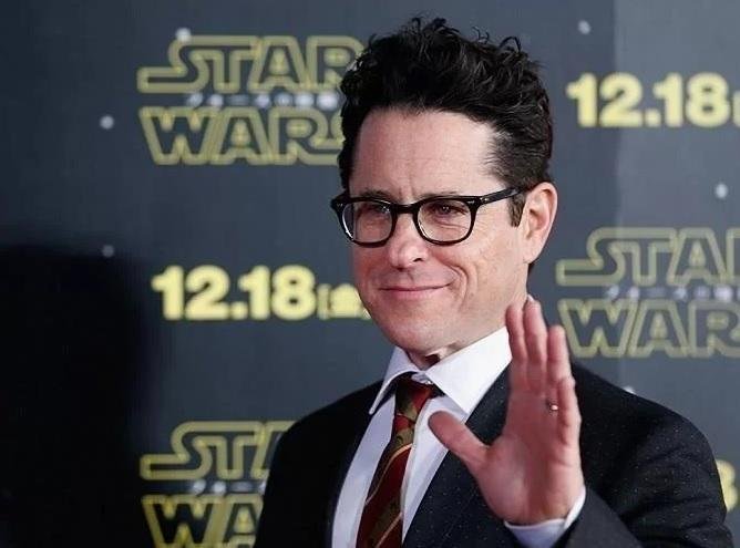 J.J. Abrams anuncia o in&iacute;cio das filmagens do Epis&oacute;dio IX de "Star Wars"