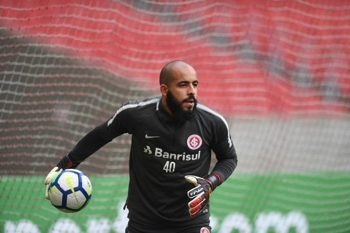 Danilo se manifestou em redes sociais ap&oacute;s confirma&ccedil;&atilde;o de sua les&atilde;o