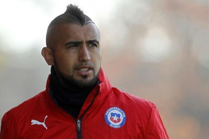 Barcelona anuncia a contrata&ccedil;&atilde;o de Vidal 