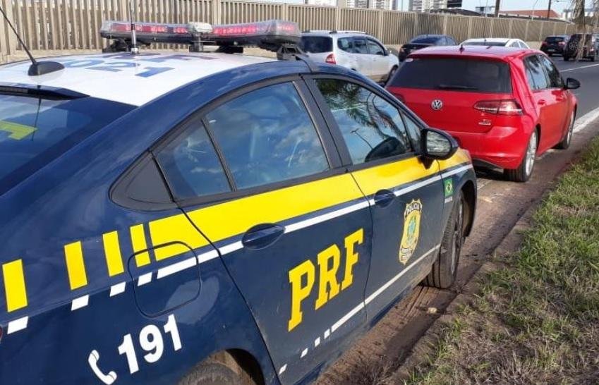 Ve&iacute;culo &eacute; flagrado a mais de 220 km/h na freeway em Porto Alegre 