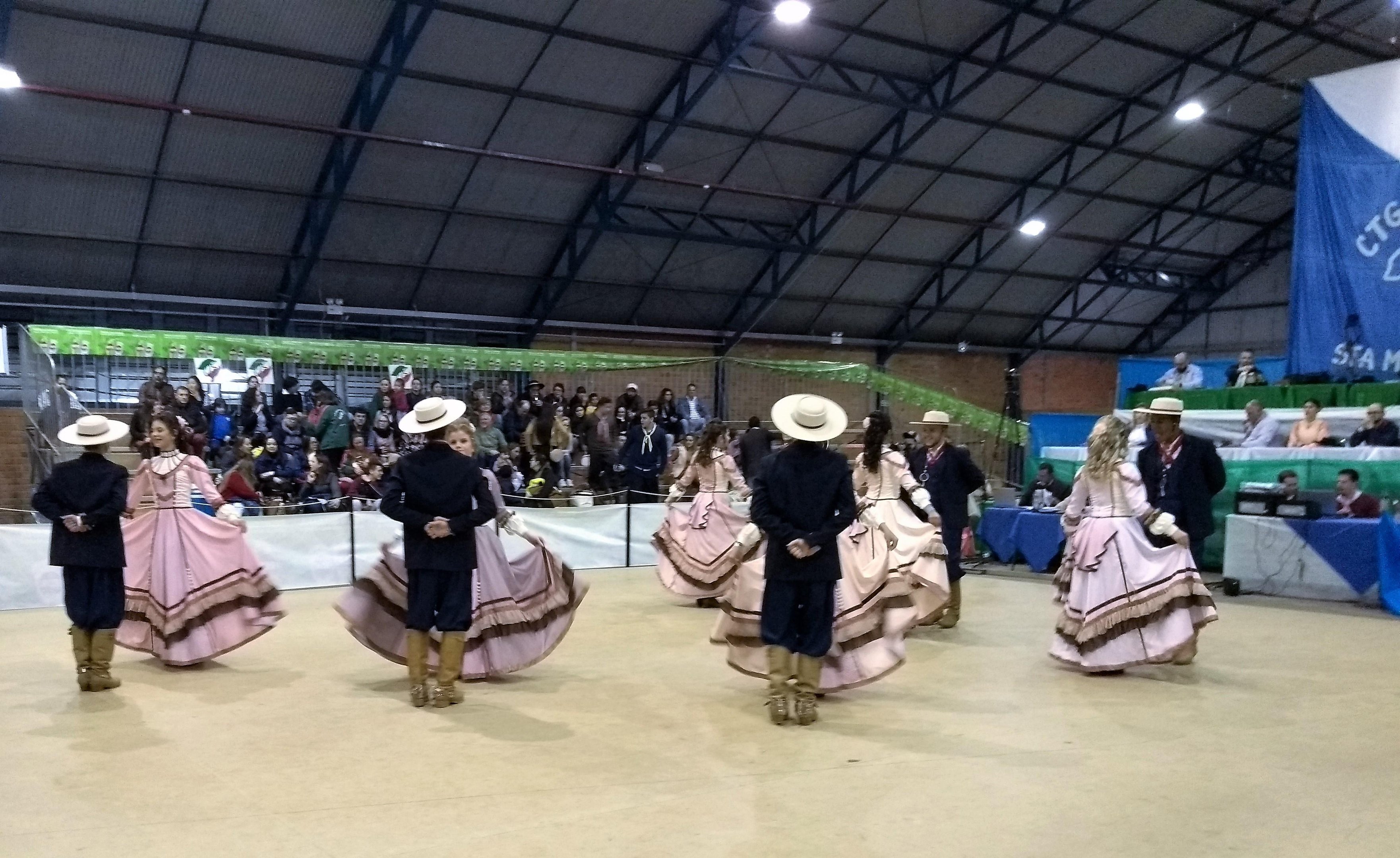 Apresenta&ccedil;&otilde;es ocorrem no Centro de Eventos da UFSM