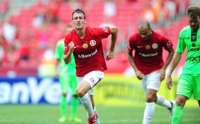 Time dos EUA anuncia contrata&ccedil;&atilde;o de Danilo Silva 