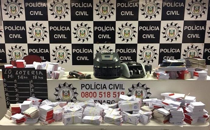 Dep&oacute;sito com objetos relacionados ao jogo do bicho &eacute; encontrado em Gravata&iacute;