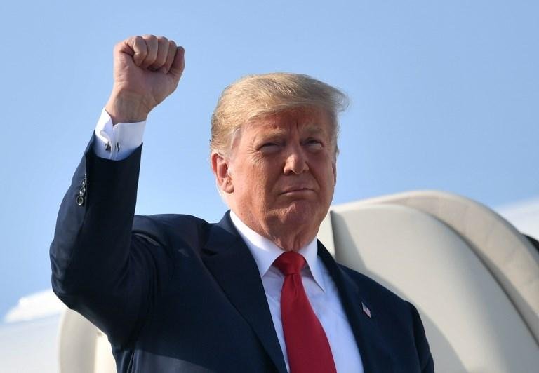 Tarifas alfandeg&aacute;rias "funcionam muito melhor" que o previsto, diz Trump