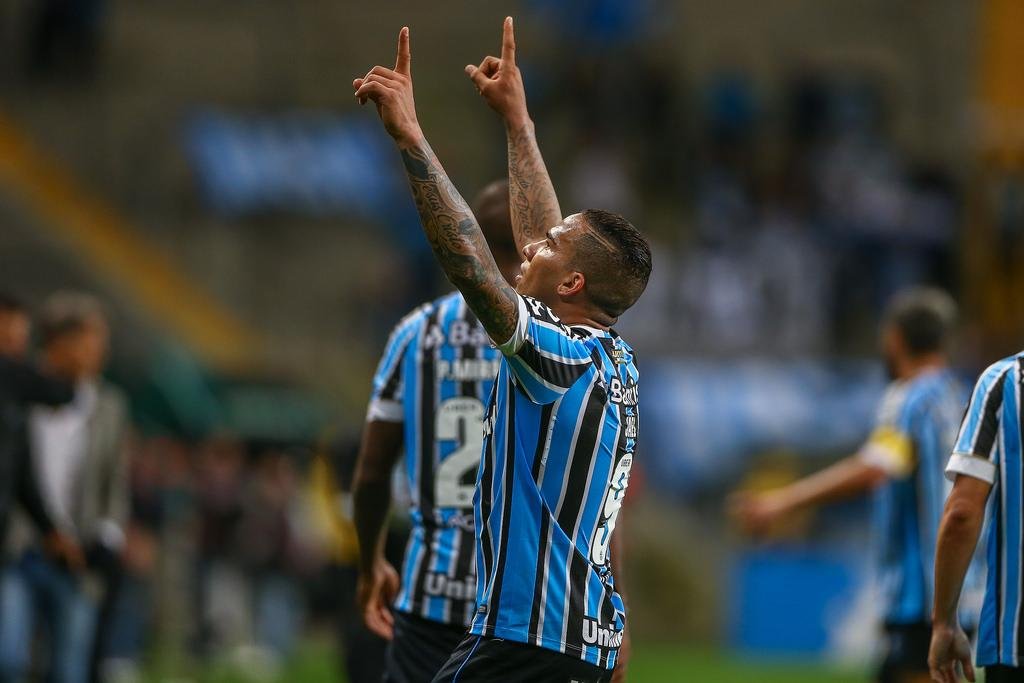 Jael se recuperou de p&ecirc;nalti perdido e foi grande nome da vit&oacute;ria do Gr&ecirc;mio