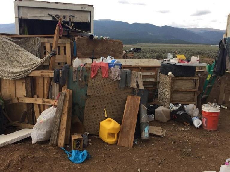 Crian&ccedil;as foram encontrado em um casebre imundo e morrendo de fome