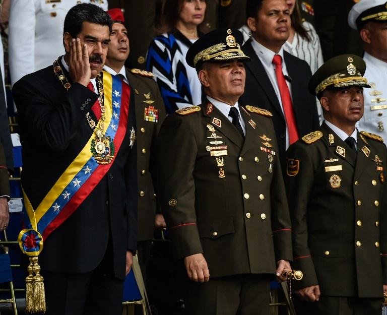 Nicol&aacute;s Maduro realizava um discurso quando foi interrompido por uma explos&atilde;o