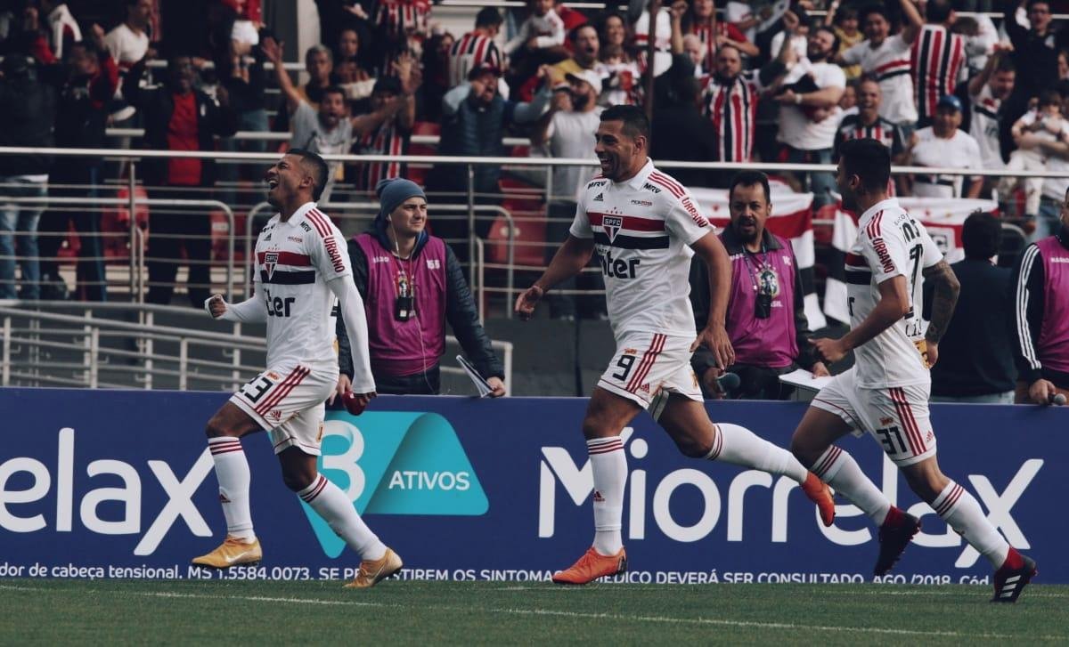 Tricolor paulista assumiu a lideran&ccedil;a do Brasileir&atilde;o