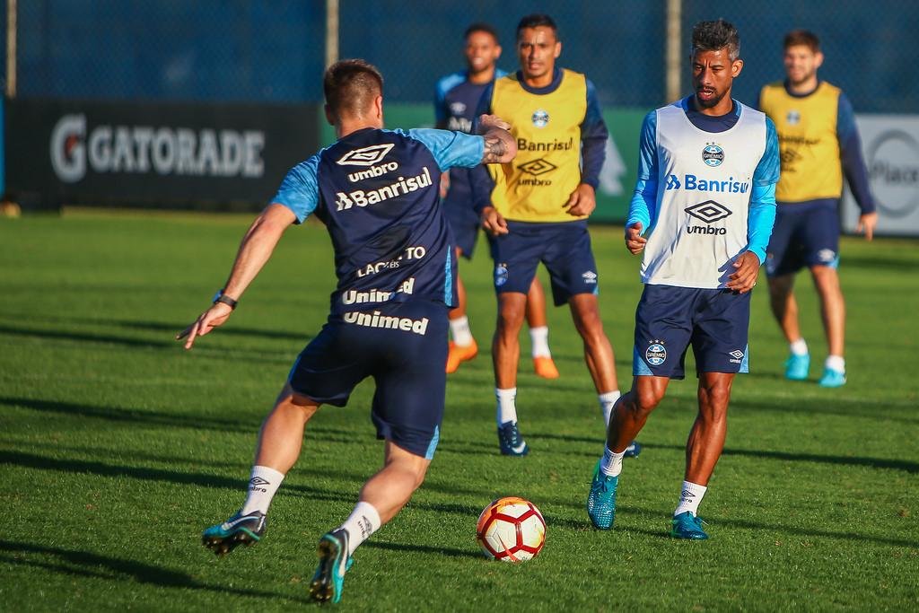 Everton n&atilde;o participou do recreativo junto com o restante do grupo
