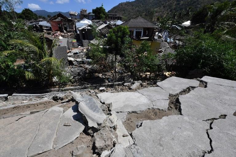 Terremoto deixa mais de 90 mortos na Indon&eacute;sia 
