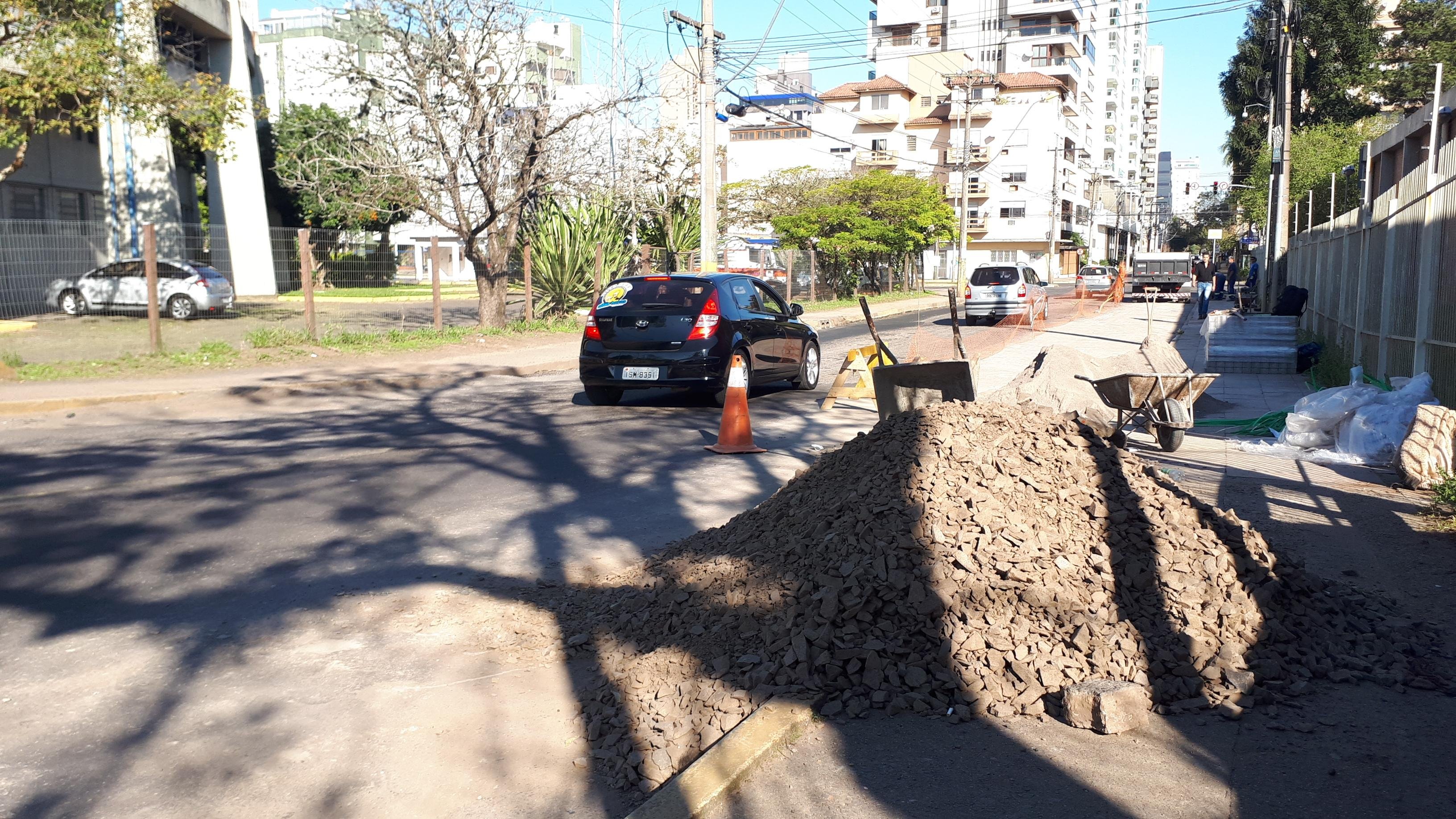 Motoristas devem ter aten&ccedil;&atilde;o ao passar pelo trecho