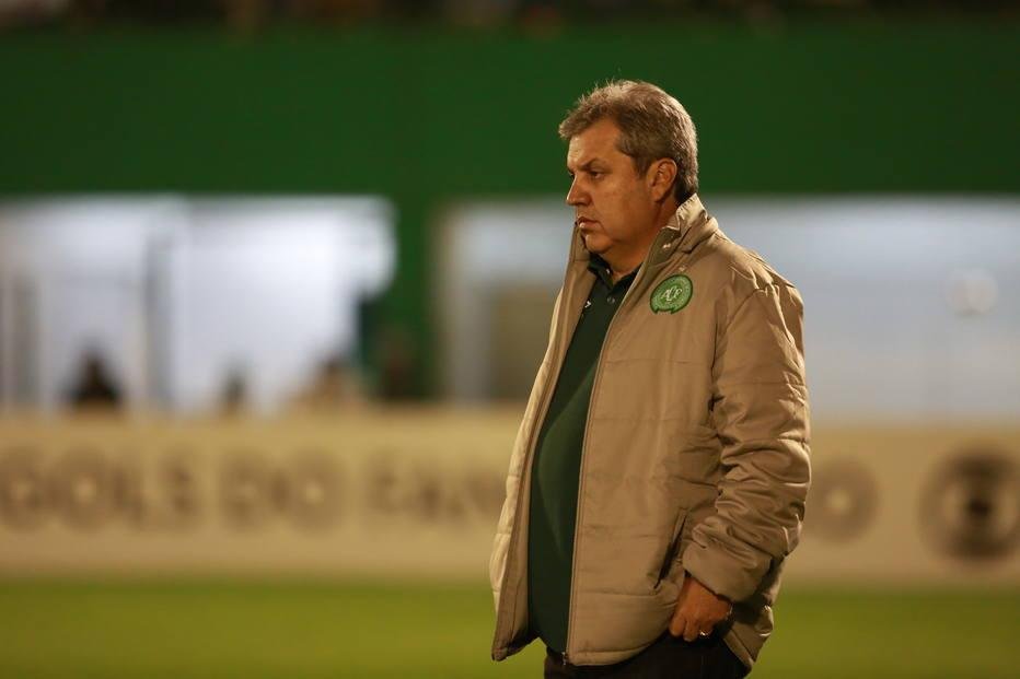 Treinador foi demitido ap&oacute;s empate com o Sport, com time catarinense &agrave; beira da zona do rebaixamento
