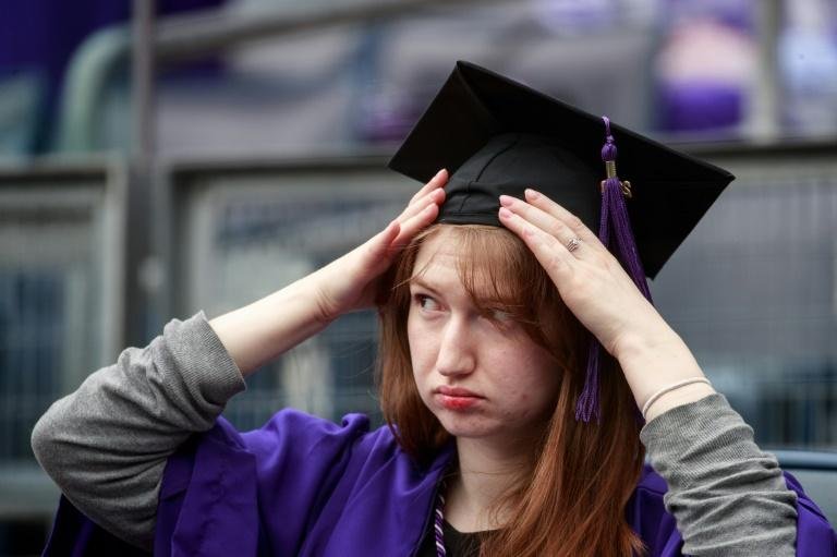 Americanos devem 1,38 trilh&atilde;o de d&oacute;lares em empr&eacute;stimos estudantis, segundo o Federal Reserve 