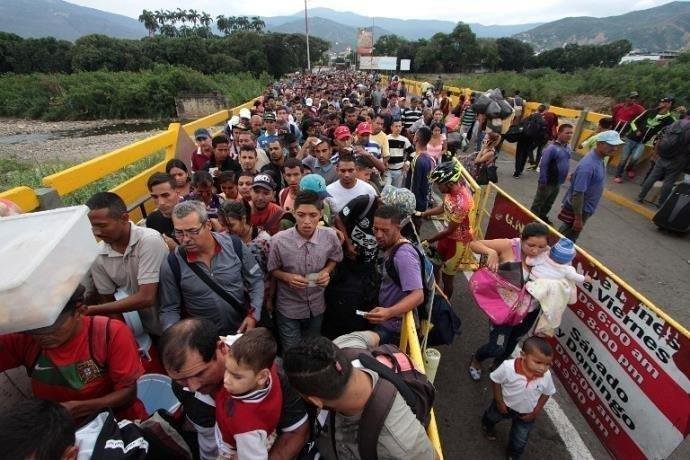 De acordo com dados oficiais, todos os dias chegam cerca de 4,2 mil venezuelanos no pa&iacute;s