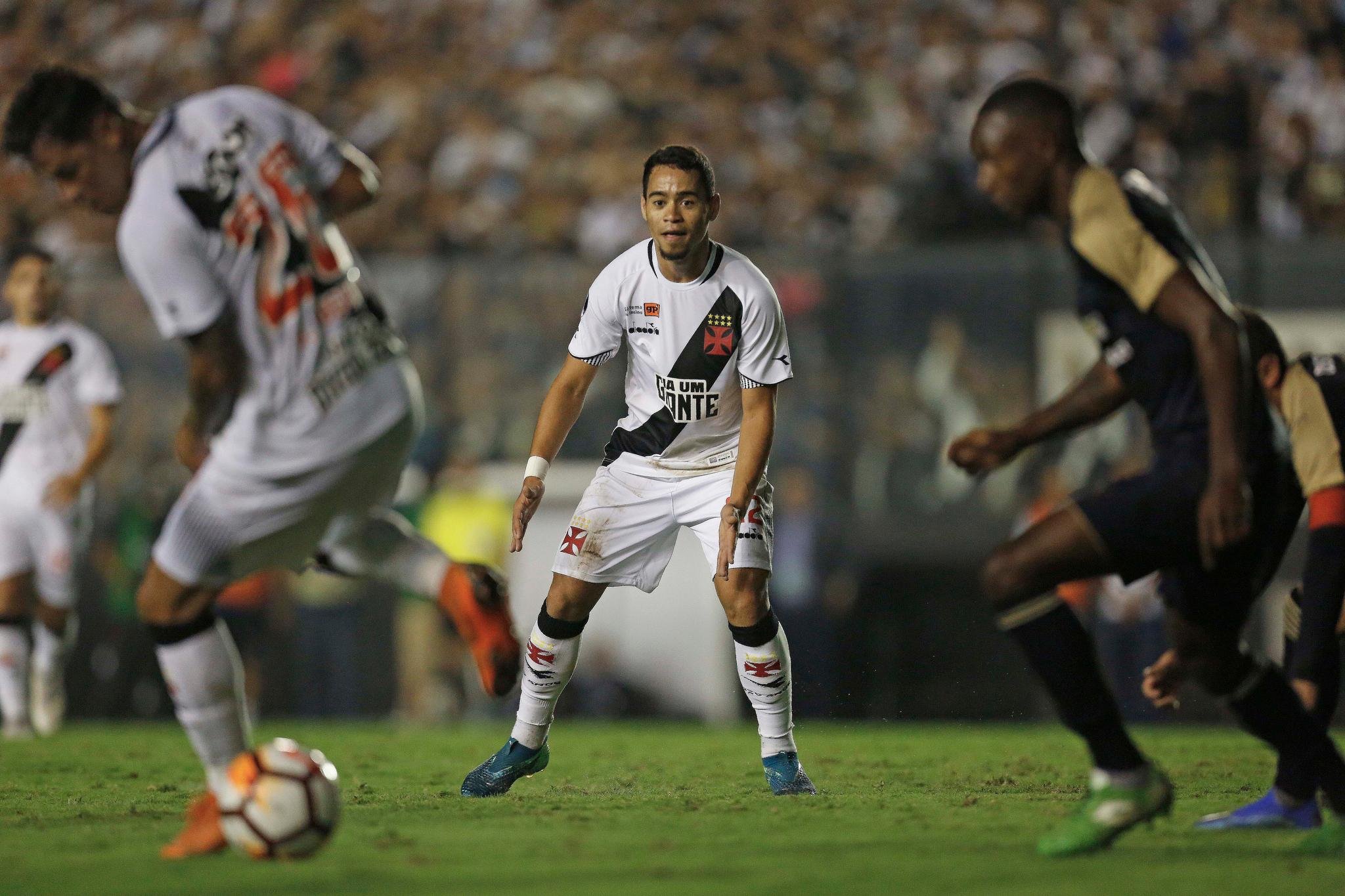 Vasco ganhou da LDU, mas ficou de fora da Sul-Americana