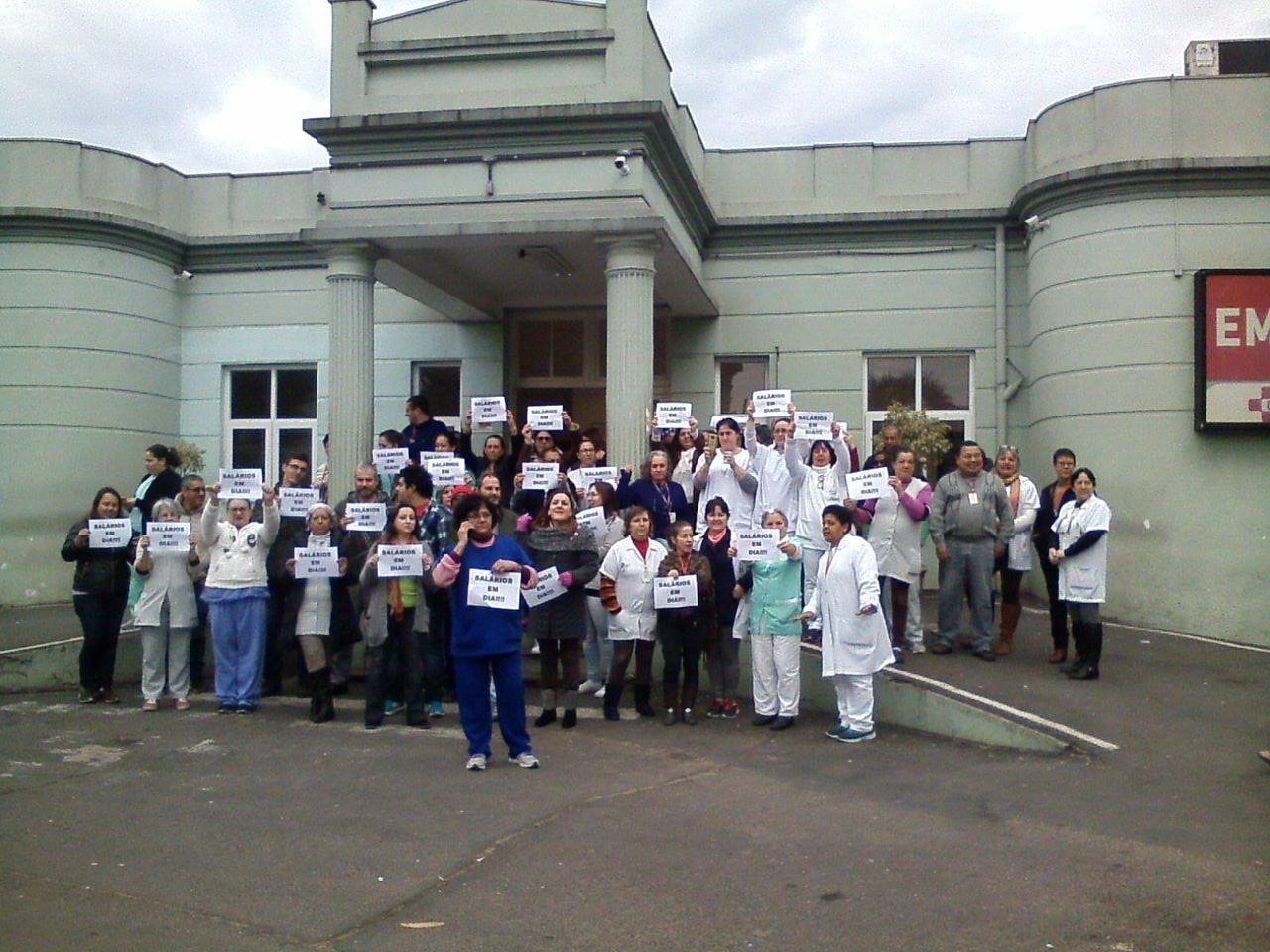 Um primeiro ato aconteceu ontem, em frente ao hospital