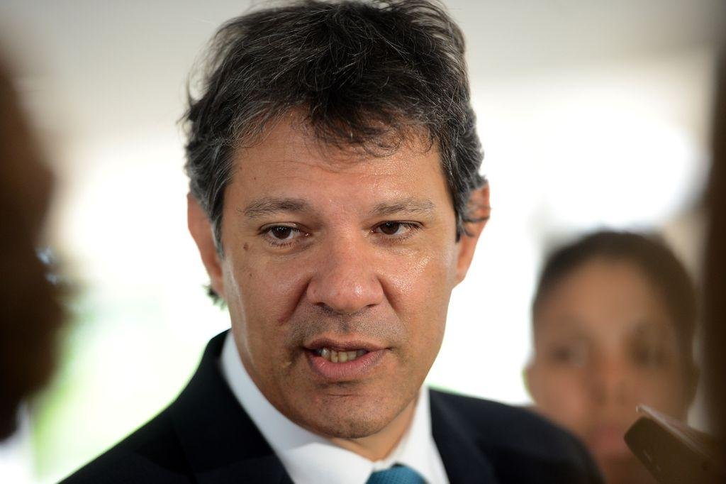 Haddad diz que n&atilde;o ir&aacute; ao debate da TV Bandeirantes e pensa em evento paralelo