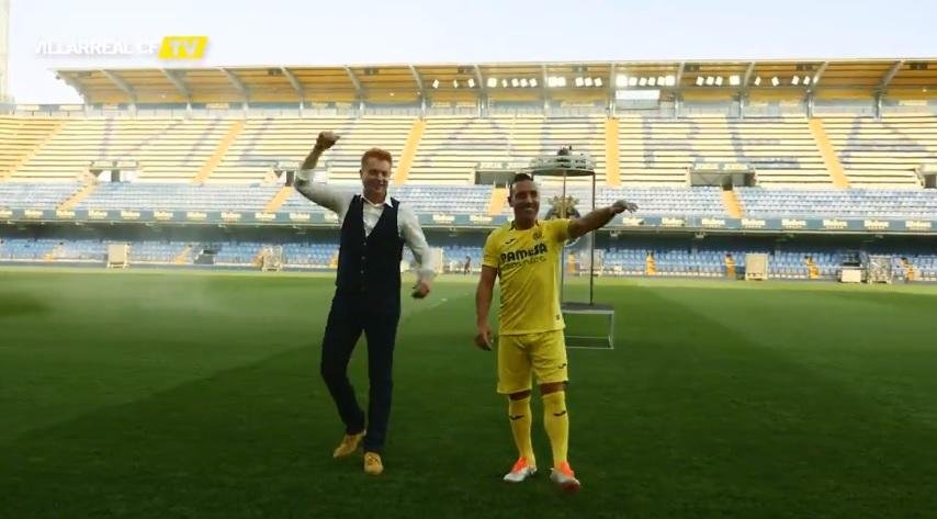 Villarreal "faz magia" para apresentar novo refor&ccedil;o &agrave; torcida 