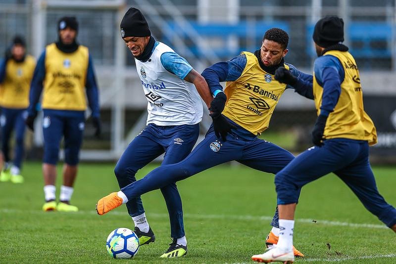 Ja&iacute;lson perdeu espa&ccedil;o para C&iacute;cero no time titular do Gr&ecirc;mio
