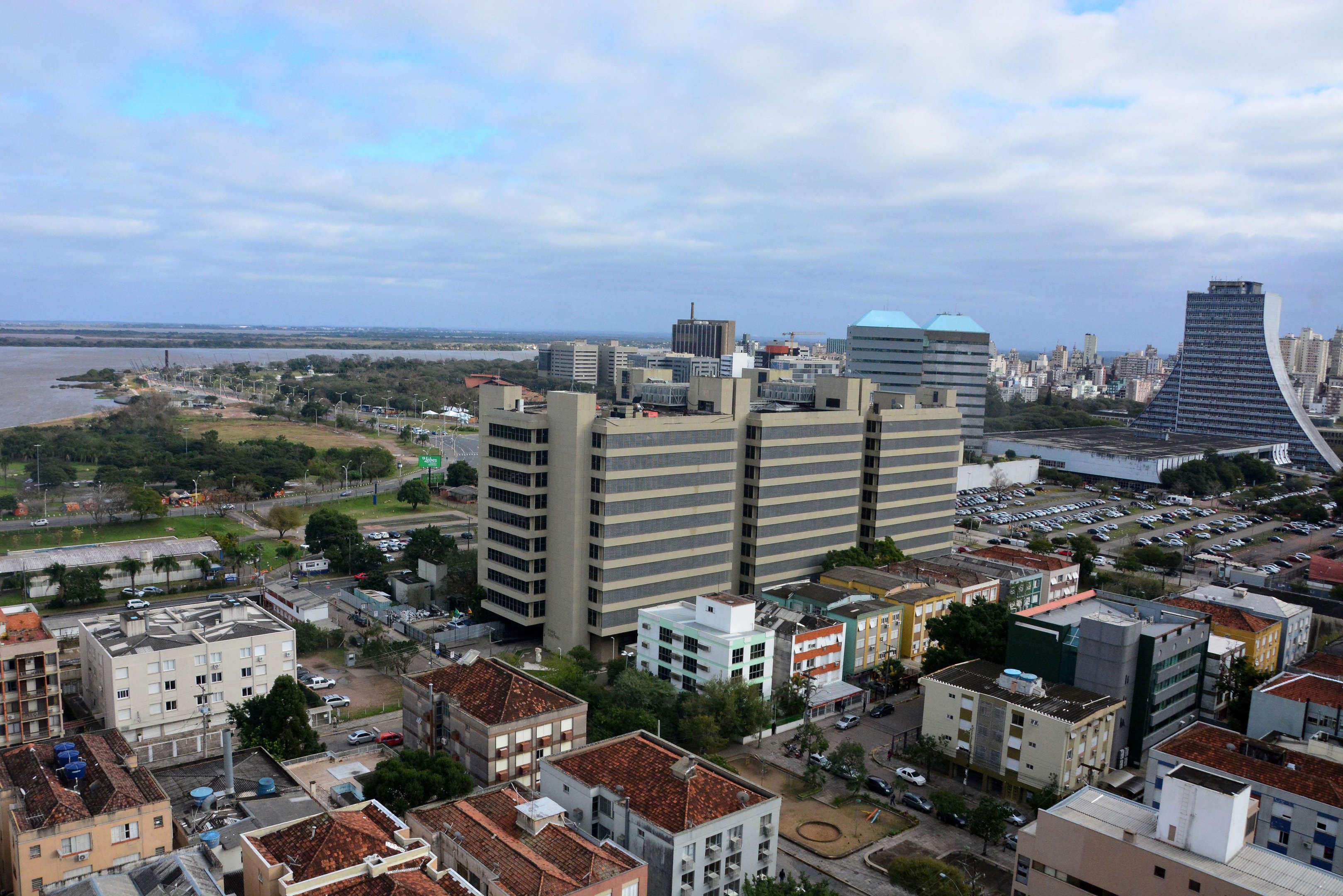 S&aacute;bado dever&aacute; ter muitas nuvens em Porto Alegre
