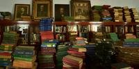 Editora e escritora restauram bibliotecas abandonadas no Quênia