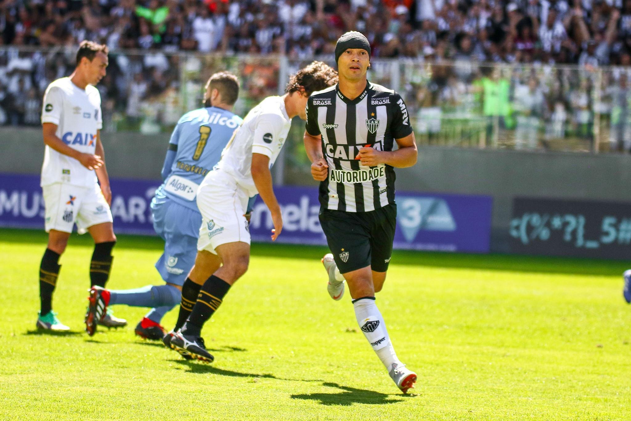 Ricardo Oliveira fez valer a lei do ex e marcou dois no Santos