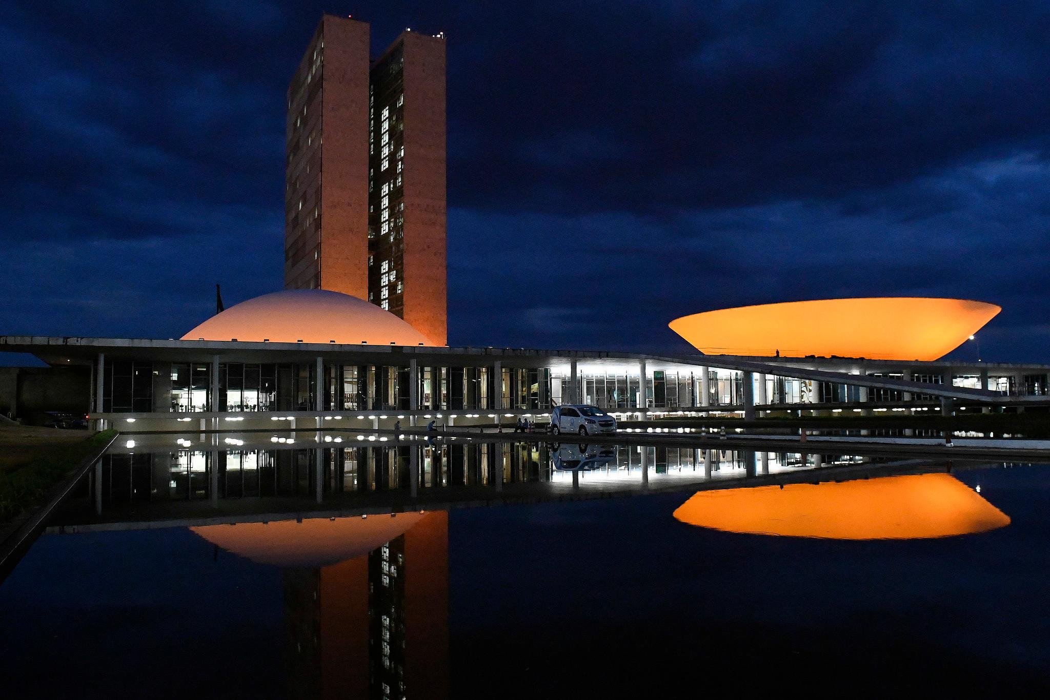 Parlamentares s&oacute; devem votar projetos no fim do m&ecirc;s