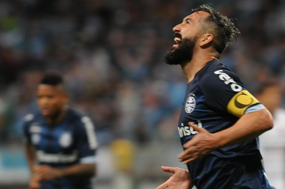 Tricolor aplicou 4 a 0 com boas atua&ccedil;&otilde;es de Douglas e Pep&ecirc;