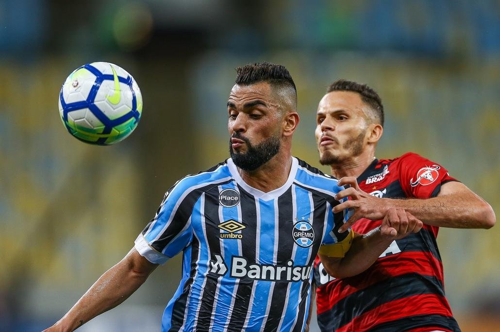 Guerra confia em rea&ccedil;&atilde;o do Gr&ecirc;mio no Brasileir&atilde;o e na Libertadores ap&oacute;s elimina&ccedil;&atilde;o