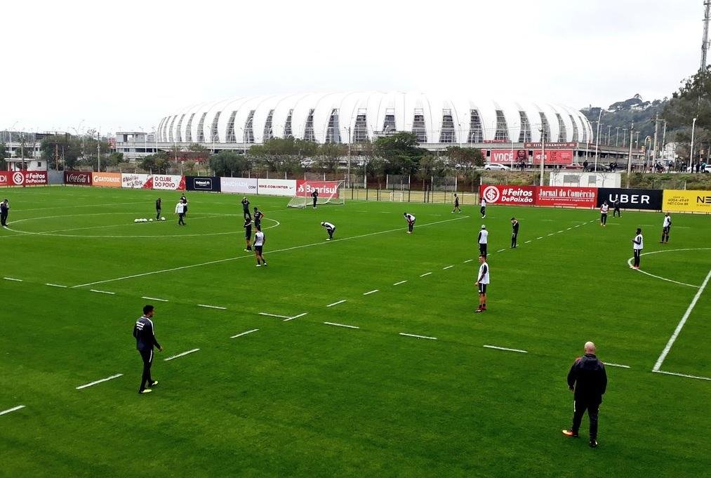 Sem Dourado e Edenilson, Inter faz treino t&aacute;tico no Parque Gigante 