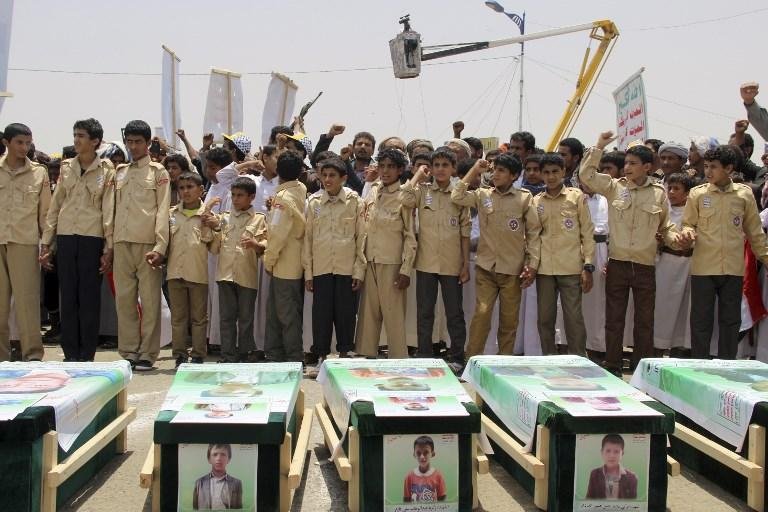 Bombardeio contra foi parte de ofensiva da coaliz&atilde;o saudita deixando 43 mortos e 63 feridos 