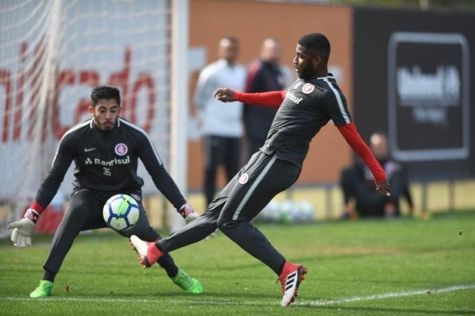 Emerson Santos pede Inter focado contra o Paran&aacute; 