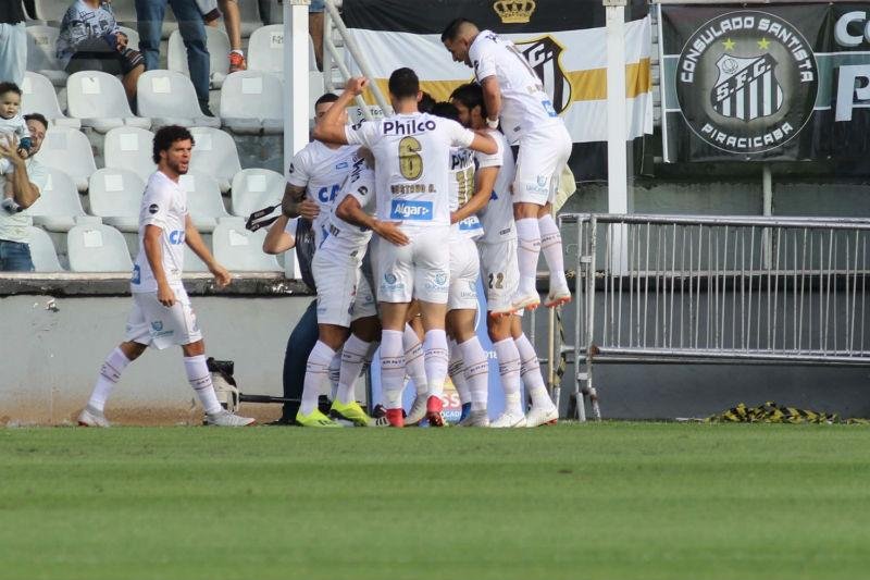 Com gol de Sasha, Santos goleia Sport na Vila Belmiro 