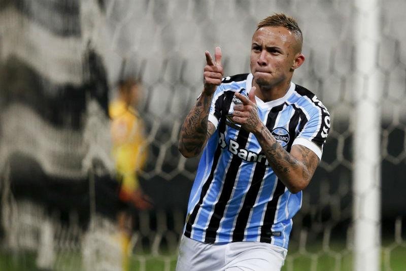 Com mudan&ccedil;as no time, Gr&ecirc;mio vence o Corinthians em S&atilde;o Paulo	