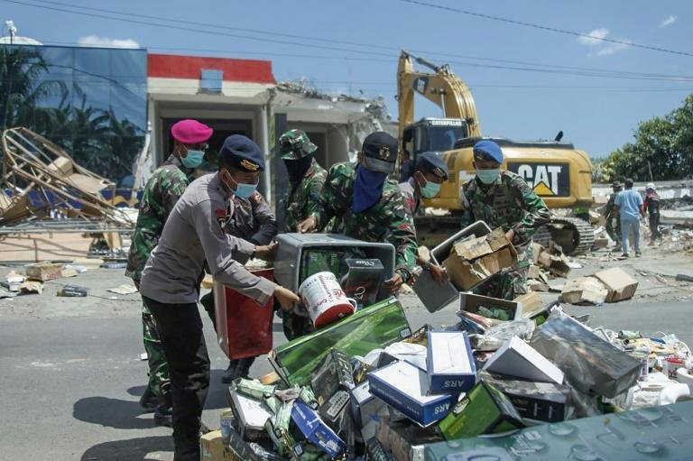 Terremotos deste domingo causaram novos desabamentos na ilha