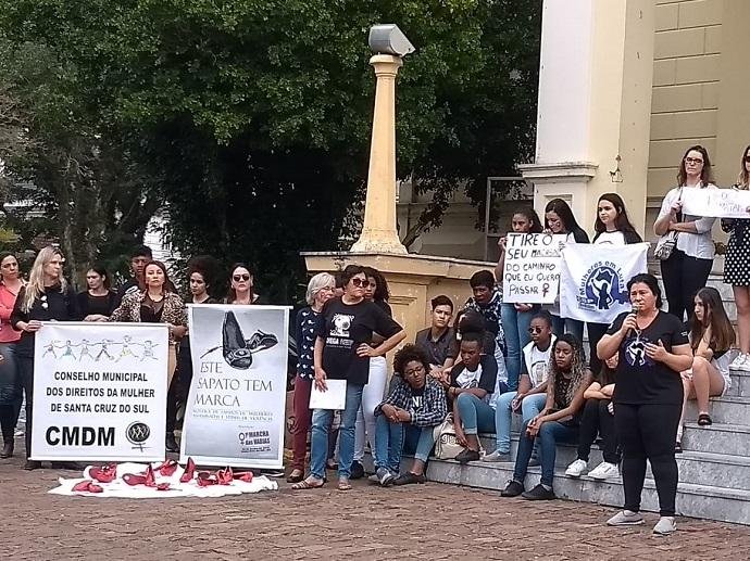 Manifesta&ccedil;&otilde;es lembram morte de jovem em Santa Cruz do Sul