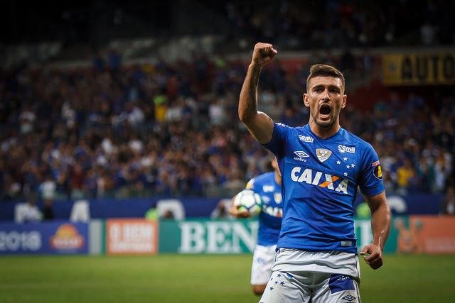 Arrascaeta volta a ficar &agrave; disposi&ccedil;&atilde;o de Mano Menezes contra o Gr&ecirc;mio