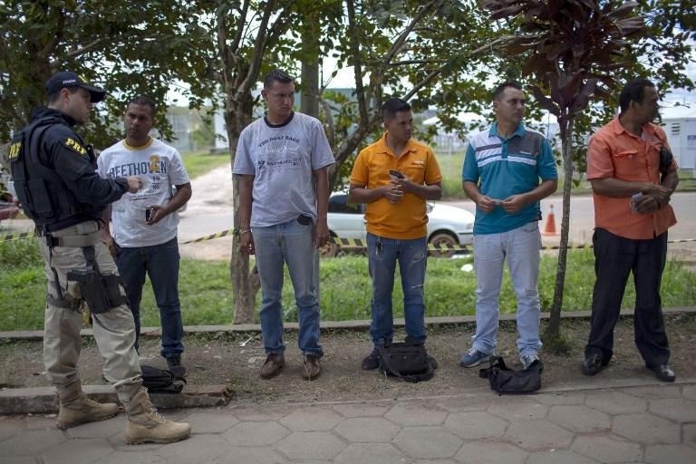 Venezuelanos mostram identifica&ccedil;&atilde;o em Roraima