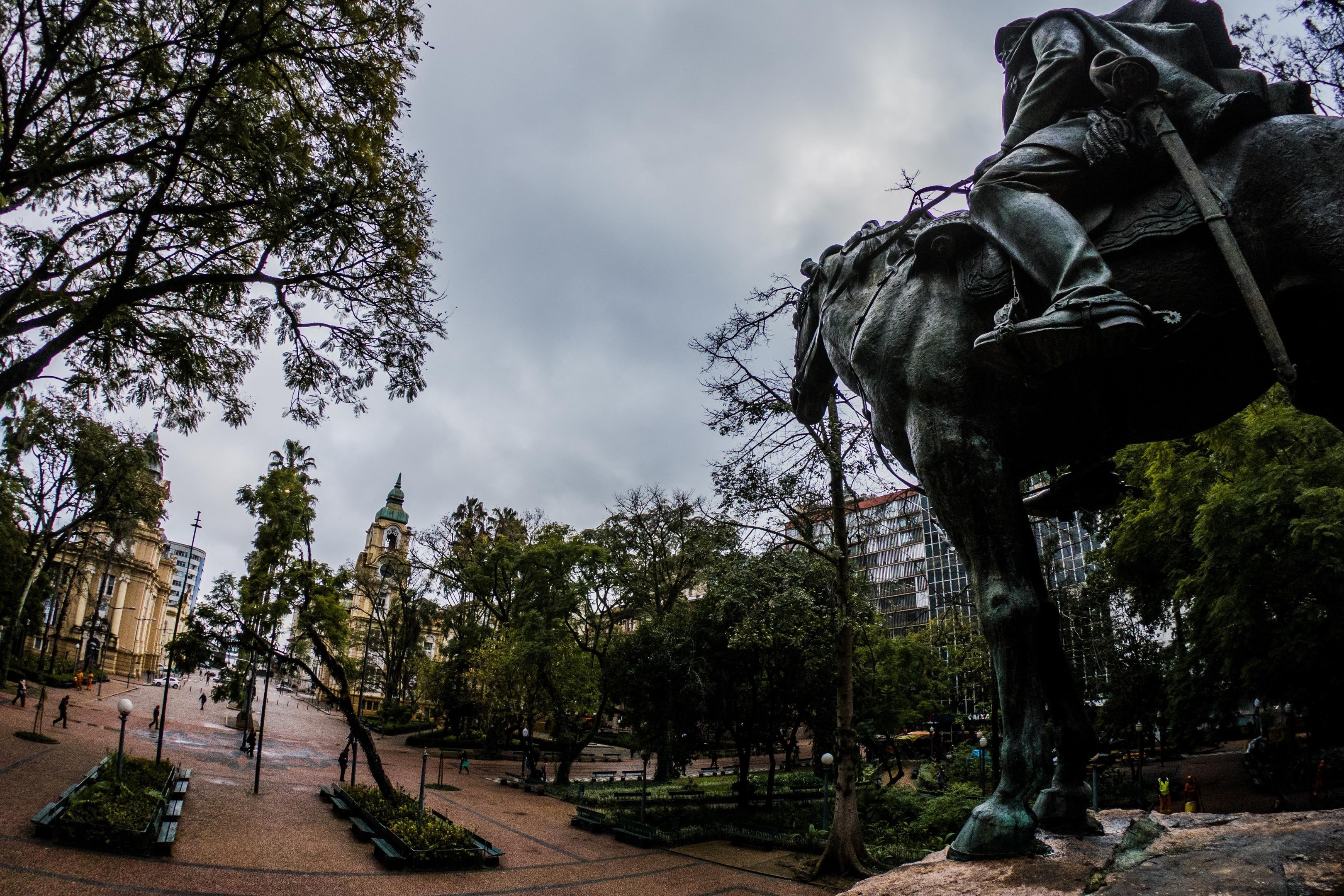 Term&ocirc;metros variam entre 9&deg;C e 13&deg;C em Porto Alegre